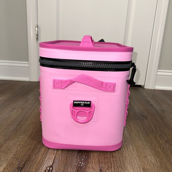 NWT Yeti Hopper Flip 13 Soft Cooler Power Pink Limited Edition - Picture 4 of 5